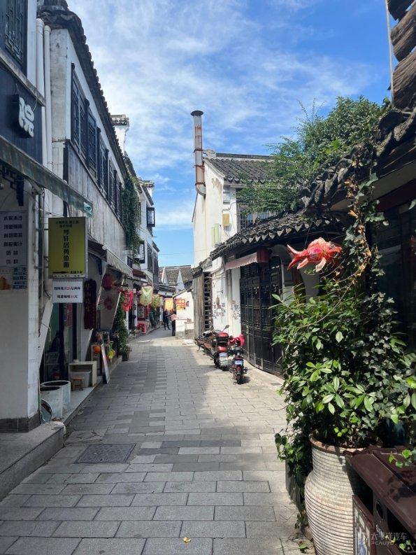 六年级毕业放暑假可以先不去初中报到吗？
